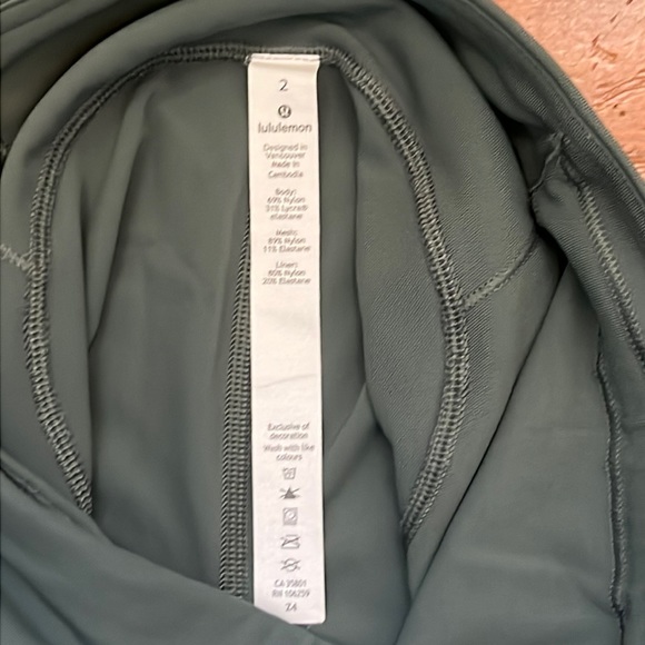 Like New Lululemon Speed Up Crop *Mesh 21" Juniper - Picture 4 of 12